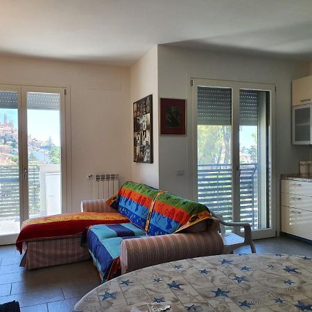 casa di clara Apartment San Bartolomeo Al Mare Bagian luar foto